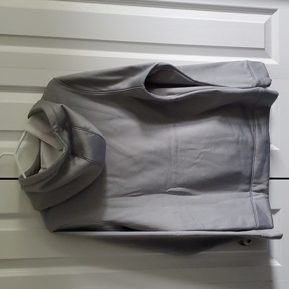 Underarmour sweatshirr - Picture 3 of 3